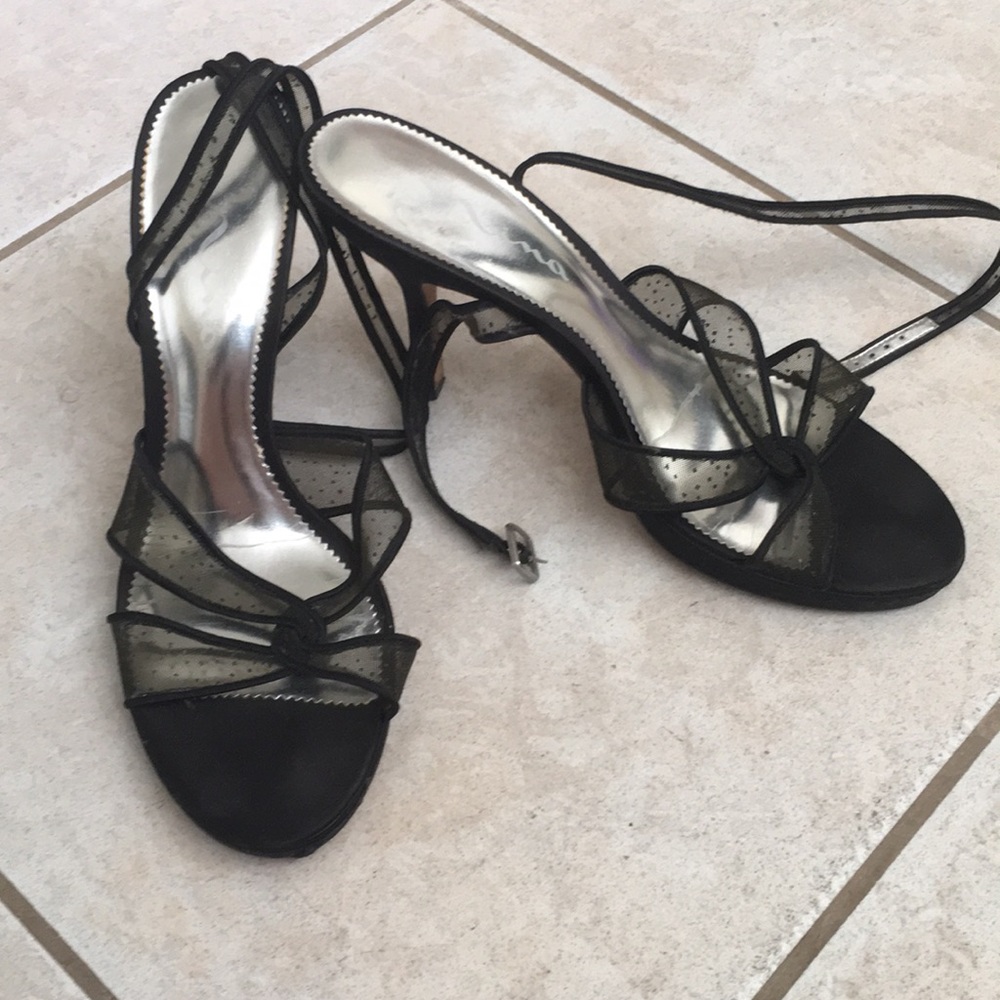 Blk platform, ankle strap heels, perfect for LBD!